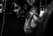Cách bảo quản và vệ sinh phụ kiện tập gym da, cao su và vải
