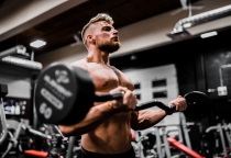 Khi nào nên bắt đầu dùng đai lưng khi tập Squat và Deadlift?